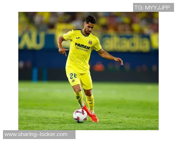 当足球明星邂逅女明星他们的爱情在绿茵场与星光下绽放的故事